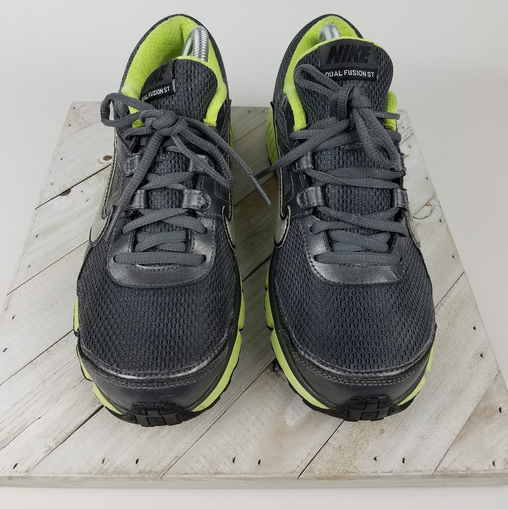 NIKE MENS DUAL FUSION Size 8